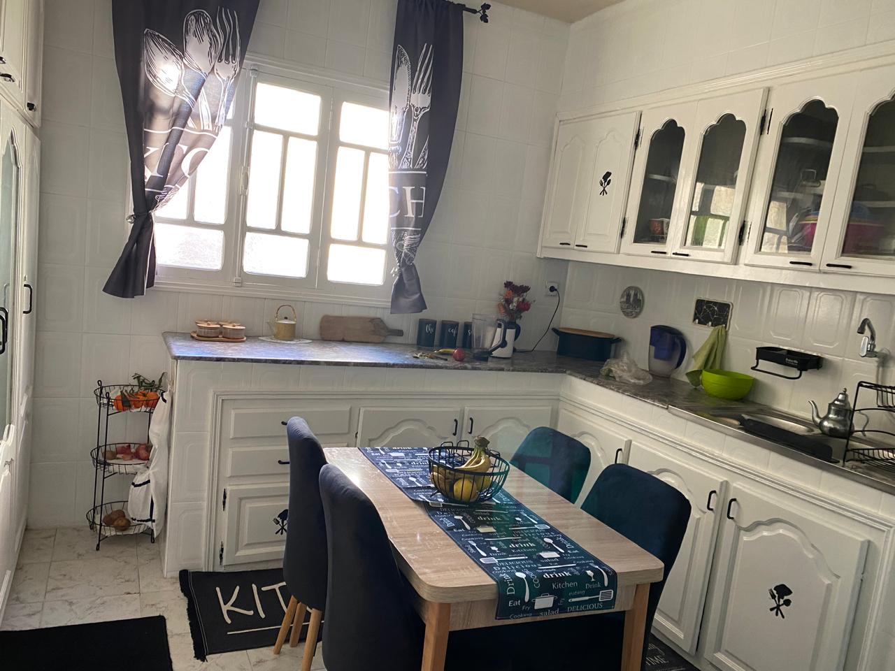 Two-Story House with 4 Commercial Shops for Sale — 6