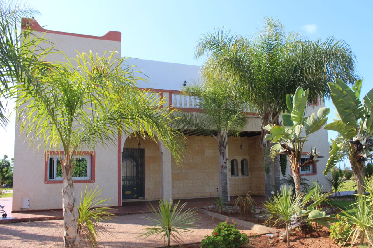 Villa de prestige à vendre sur un terrain de 18 920 m² avec piscine et jardin privé — 5