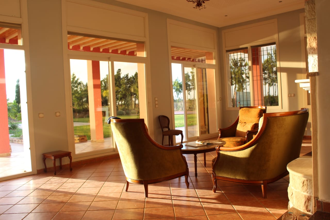 Villa de prestige à vendre sur un terrain de 18 920 m² avec piscine et jardin privé — 4