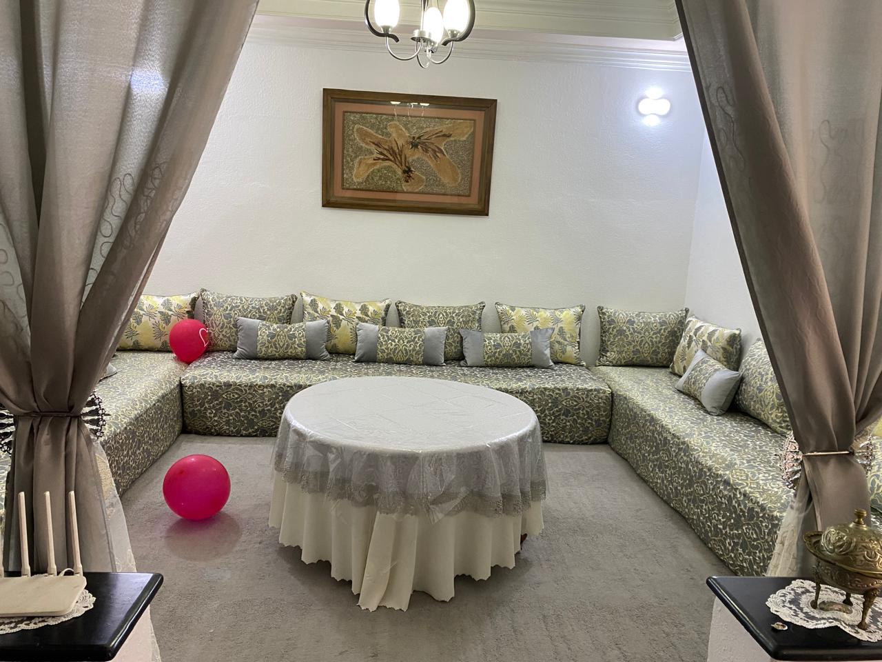 Two-Story House with 4 Commercial Shops for Sale — 8